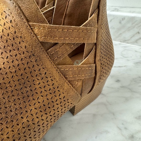 Fergalicious Erikka Boots - Size 9.5 M - Picture 9 of 10